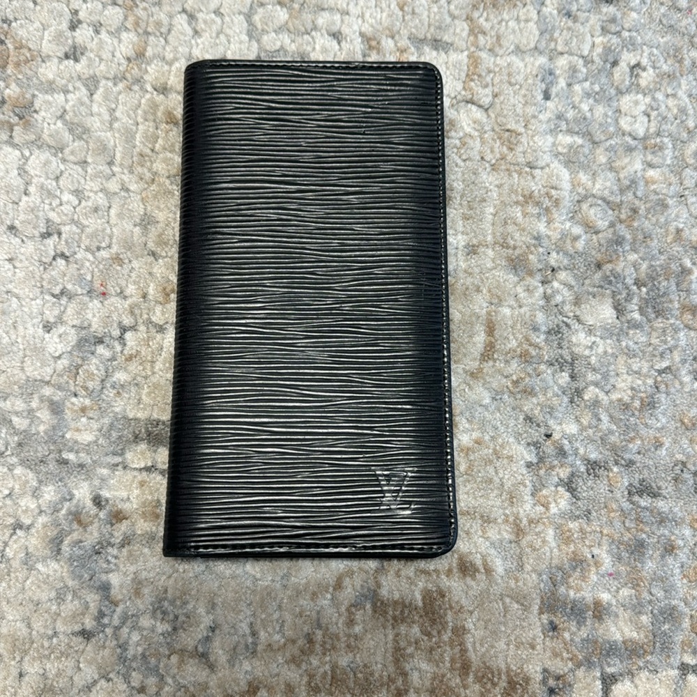 Authentic LV Epi wallet!